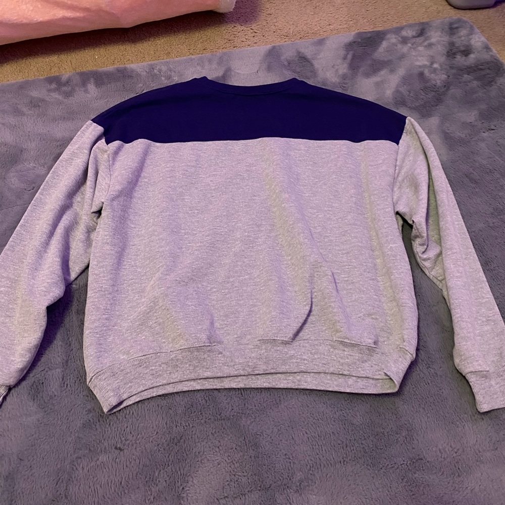 Juniors FRIENDS Crewneck sweatshirt - Picture 2 of 6